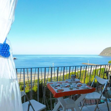 Bilocale Con Favolosa Vista Mare 莱万托 外观 照片