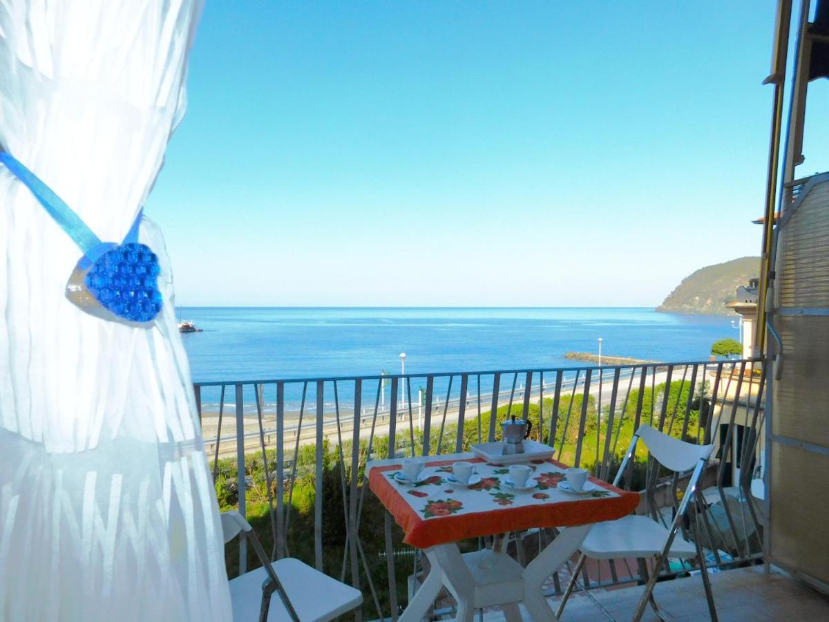 Bilocale Con Favolosa Vista Mare 莱万托 外观 照片